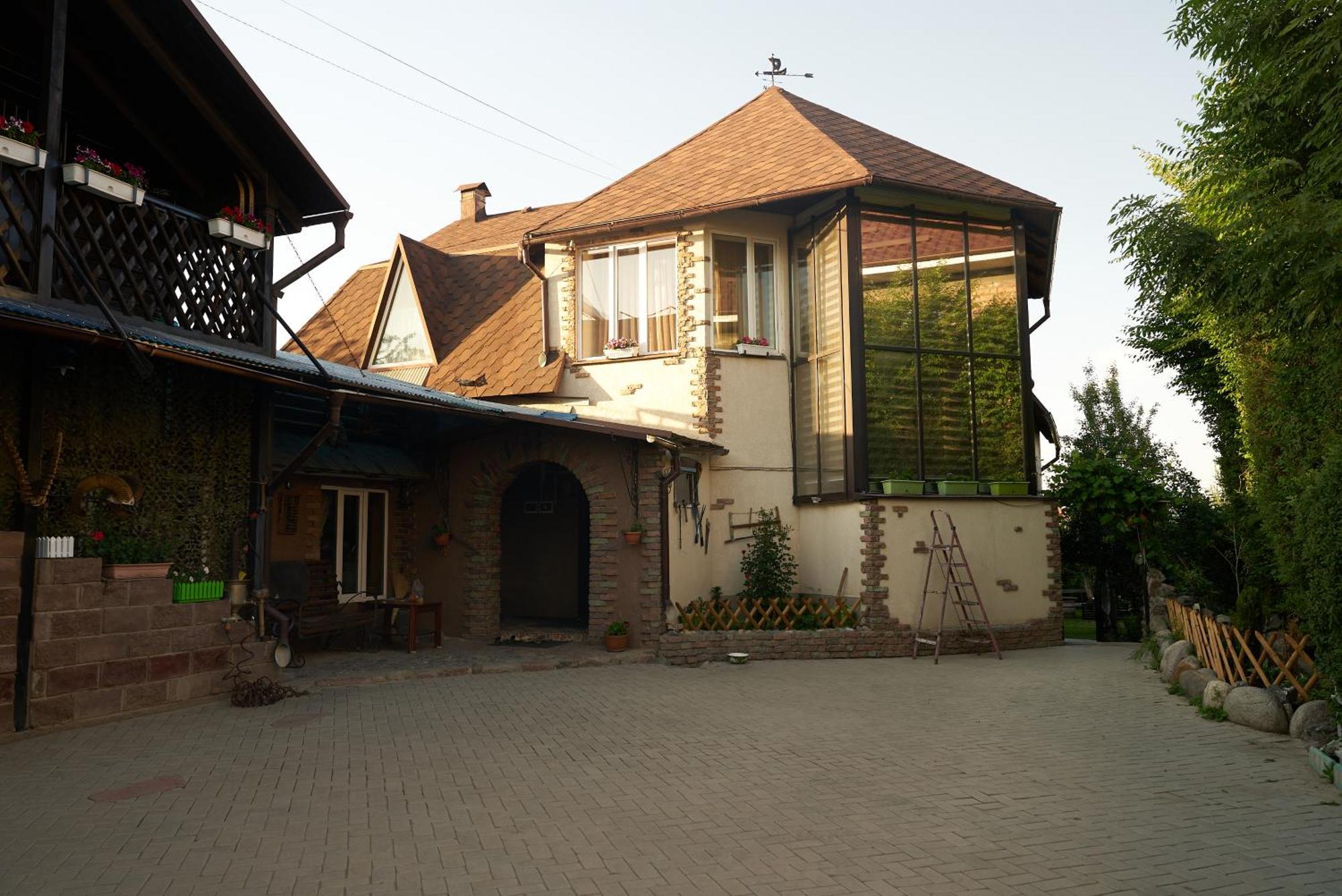 Argo Guest House Karakol Exterior photo
